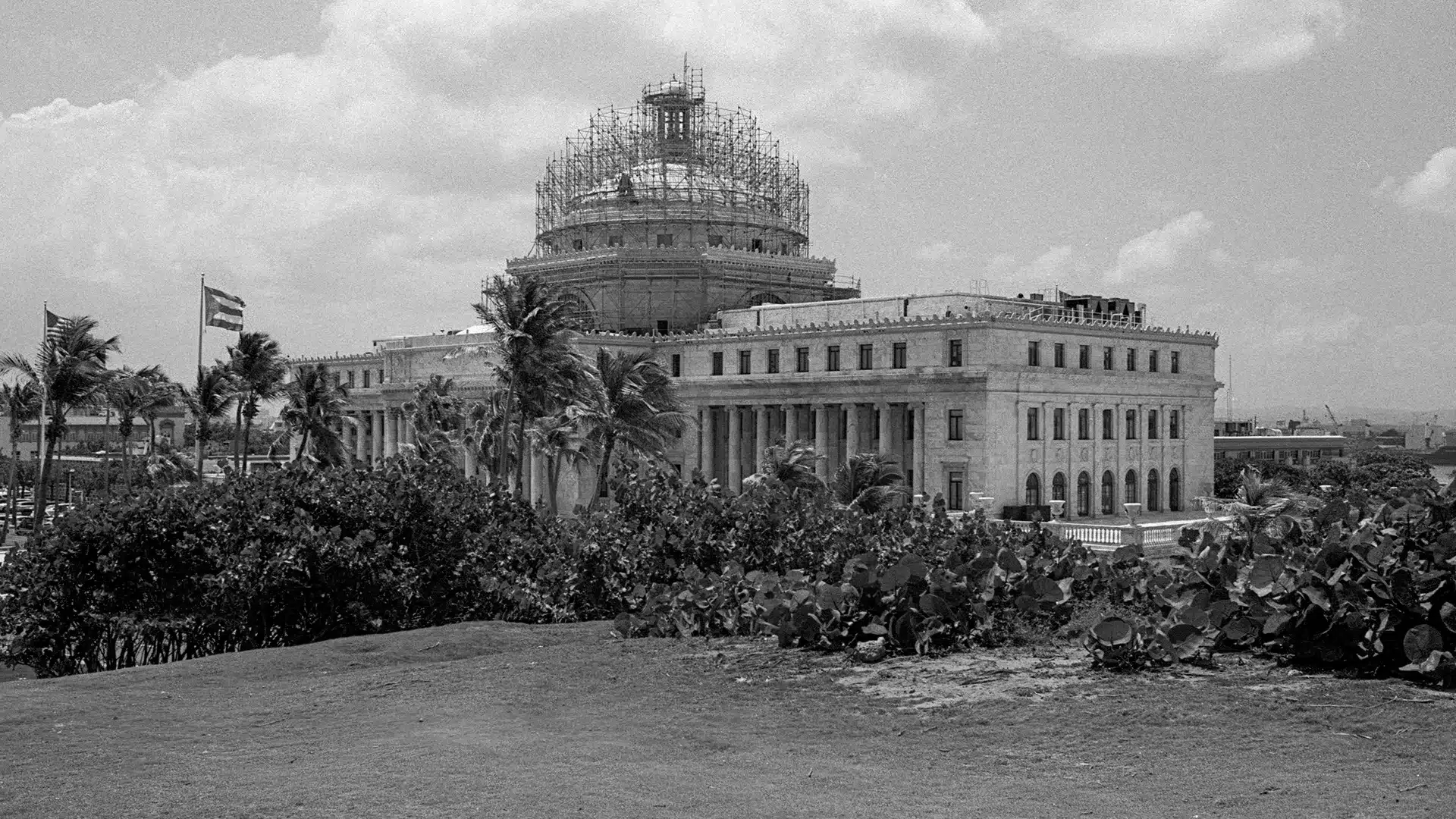 Black and white image of Puerto Rico's Capitol Building